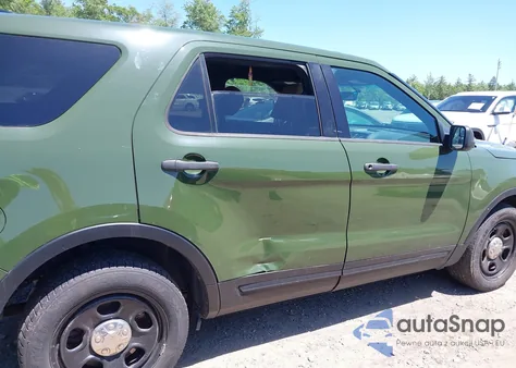 2016 Ford Police Interceptor z USA, uszkodzony, nr VIN 1FM5K8AT5GGC07746